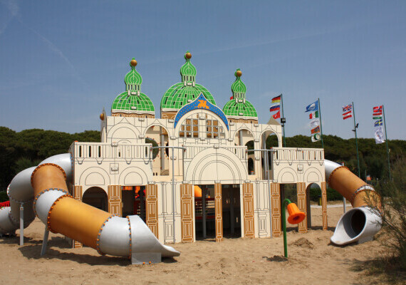 Playground Jesolo Veneto - Themed structure Basilica di San Marco XT1700  - Holzhof