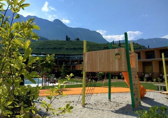 Playground Caldaro Alto Adige - Playtower custom-made in black locust wood  - Holzhof